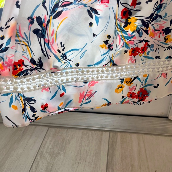 Sleeveless Top - Picture 5 of 5